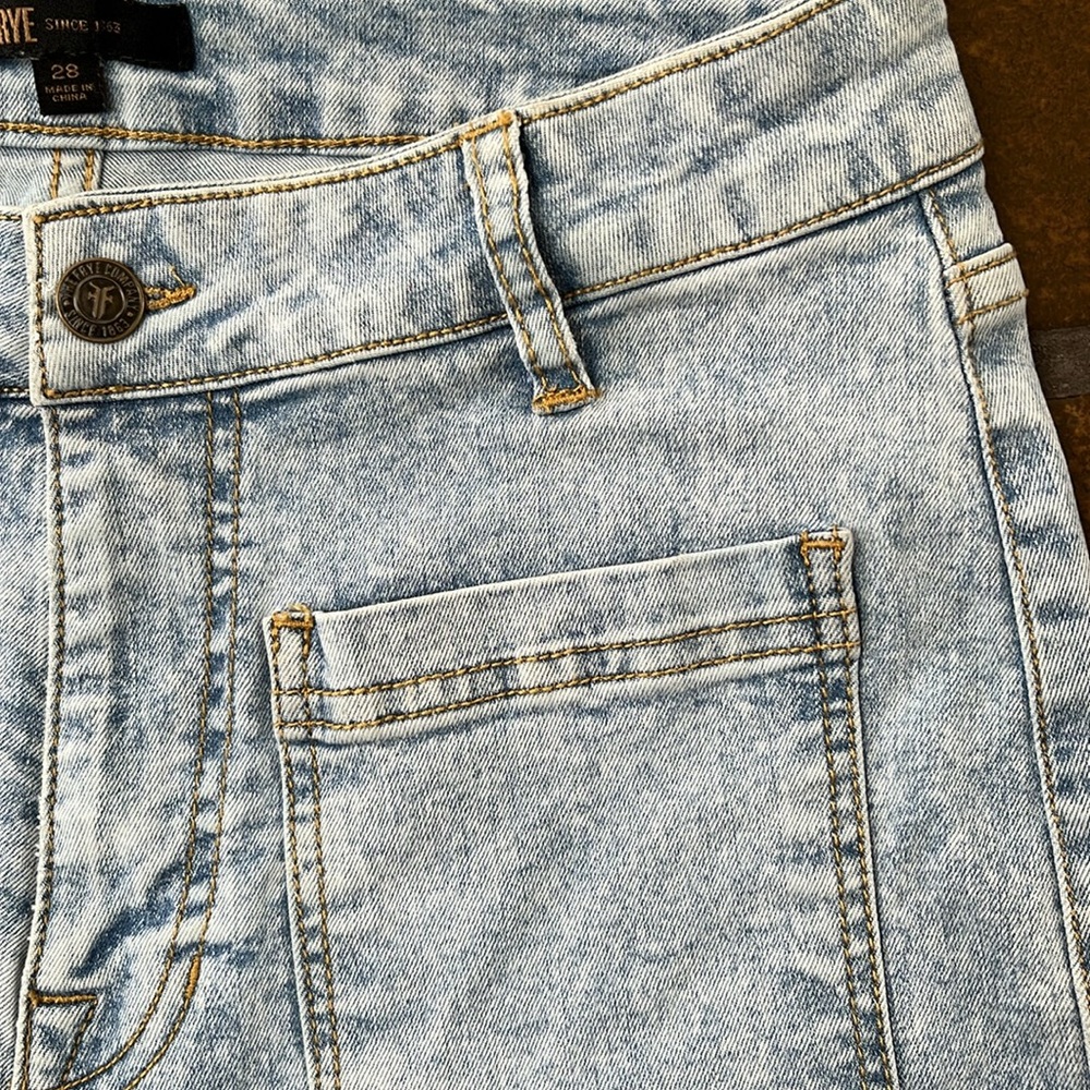 Frye Light Wash High-Rise Patch Pocket Cropped Wide Leg Jean - Picture 5 of 12